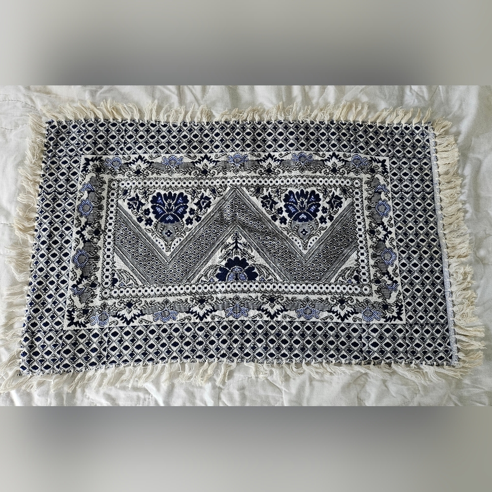Tapestry Prayer Rug Mat, Floral Pattern, Fringe, Blue, White, NWOT
